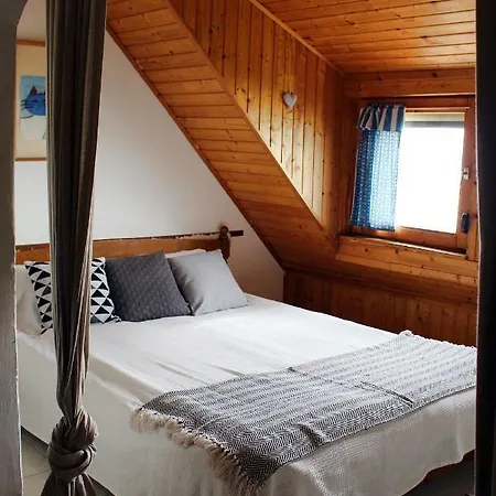 Csizmazia Apartman *