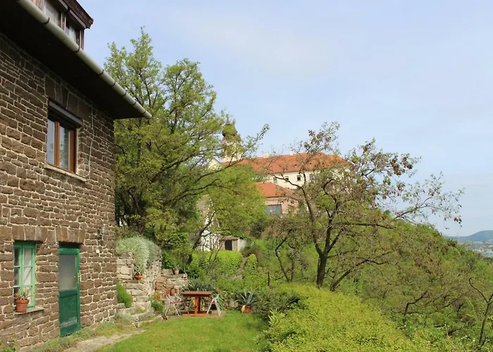 アパート Csizmazia